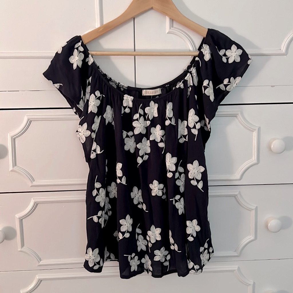 Nwt Navy Floral Embroidered Off The Shoulder Top Size Large